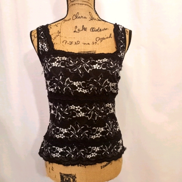 Cache Tops - CACHE HEAVILY EMBROIDERED SLEEVELESS MEDIUM